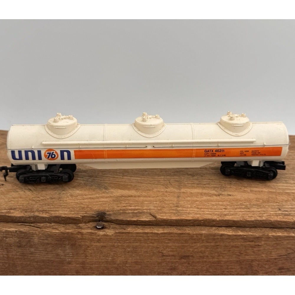 Tyco Union 76 GATX 46211 Triple 3 Dome Tank Vintage Tanker Train Plastic 9" Long